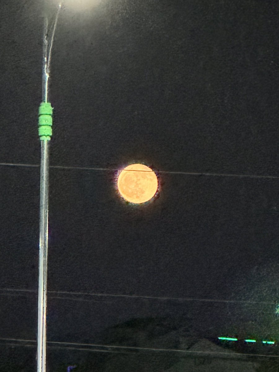 yugyeom's tweet photo. 🌕🙏🐥 https://t.co/57F8Fu4YXS