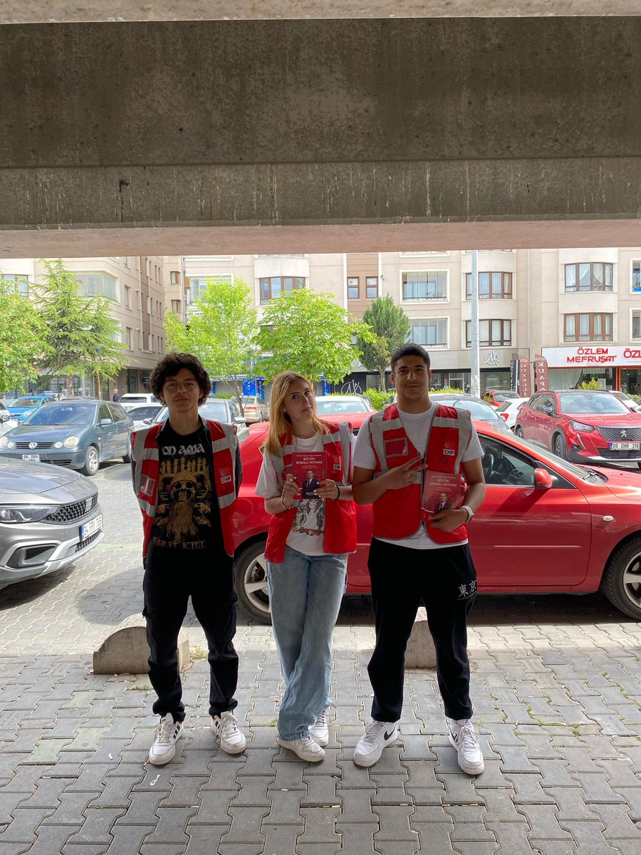 chpyenigenc's tweet photo. 25.05.2024 Cumartesi Öğle vaktinde yaptığımız broşürleme çalışmamızdan kareler. 📸

@eczozgurozel @erencanpatir https://t.co/S46jkIEpIH
