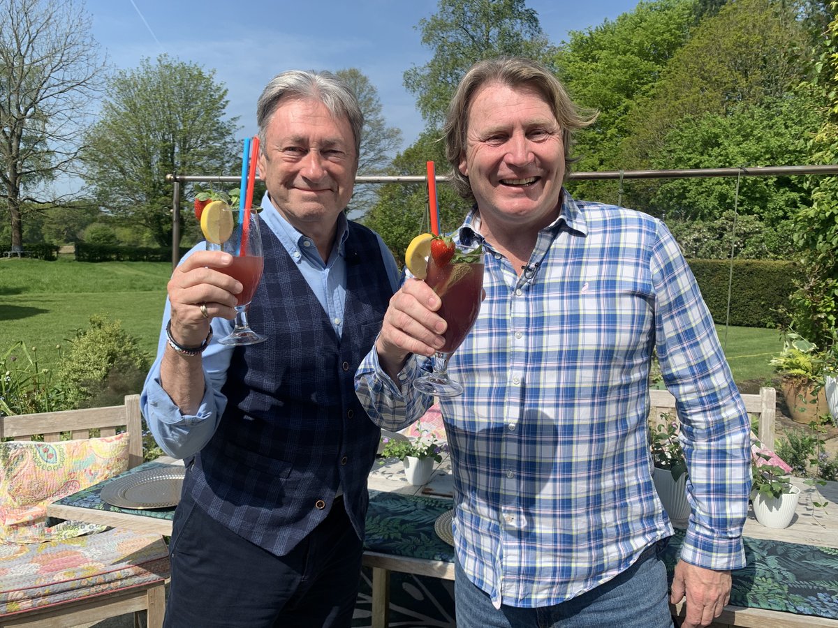 Getting your patio summer-ready is simple! Tune in to #LoveYourWeekend this Sunday from 9:30AM on ITV for hot tips and ideas. Let’s soak up the sun in style! ☀️🏡🍹