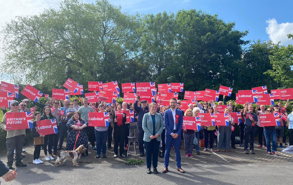 lukejcr's tweet photo. Time for change!🌹🗳️

A brilliant official campaign launch today in Huntington, setting out our stall for a second Labour MP in York!

Special thanks to @RachaelMaskell and @DSkaith for coming.

Together, we can turn York Outer red! https://t.co/xp9b4bPI8Y