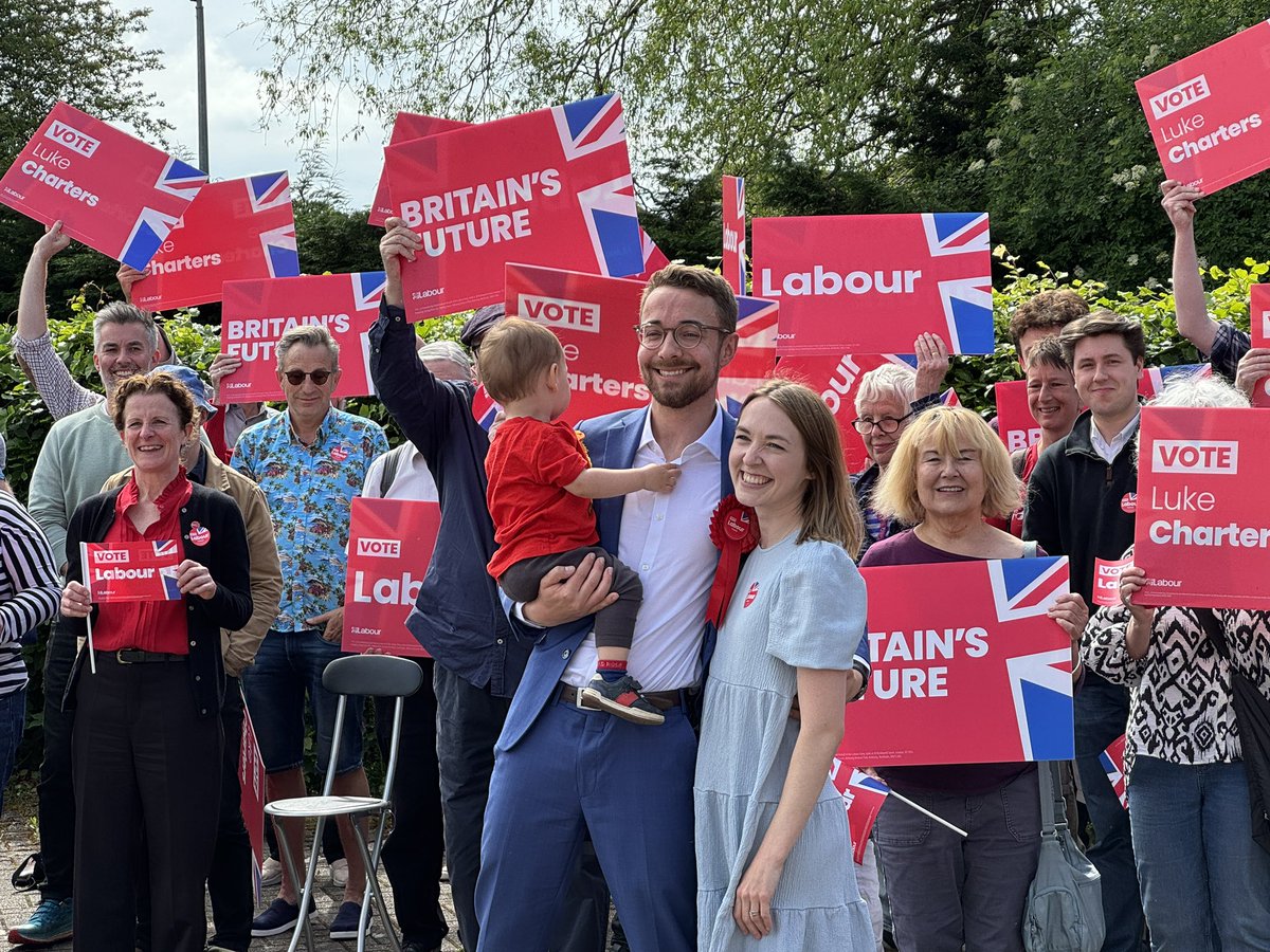 lukejcr's tweet photo. Time for change!🌹🗳️

A brilliant official campaign launch today in Huntington, setting out our stall for a second Labour MP in York!

Special thanks to @RachaelMaskell and @DSkaith for coming.

Together, we can turn York Outer red! https://t.co/xp9b4bPI8Y