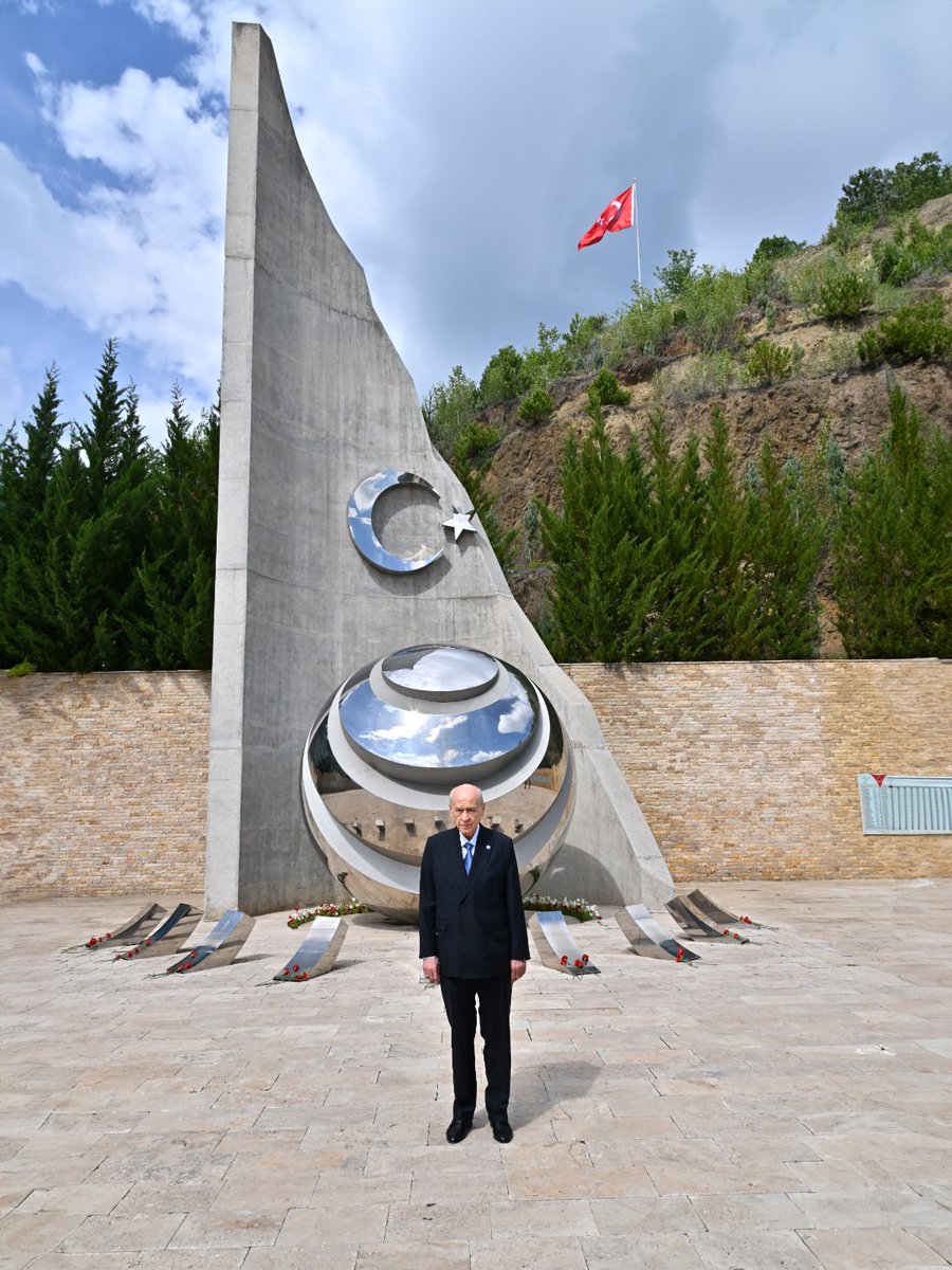 Genel Başkanımız Sayın Devlet BAHÇELİ, Ülkücü Şehitler Anıtı’nı Ziyaret Etti.