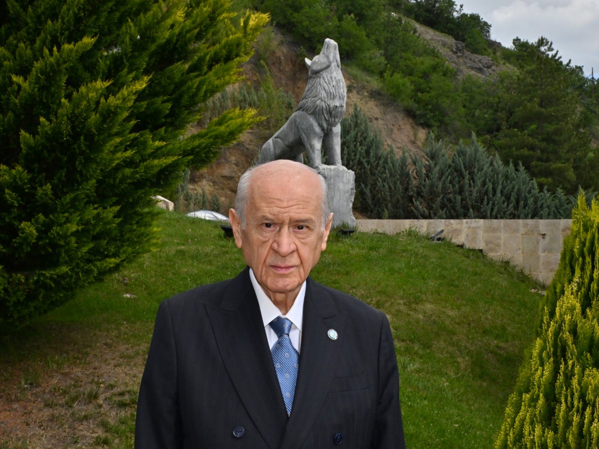 MHP_Bilgi's tweet photo. Genel Başkanımız Sayın Devlet BAHÇELİ, Ülkücü Şehitler Anıtı’nı Ziyaret Etti. https://t.co/Mlbg6yAcho