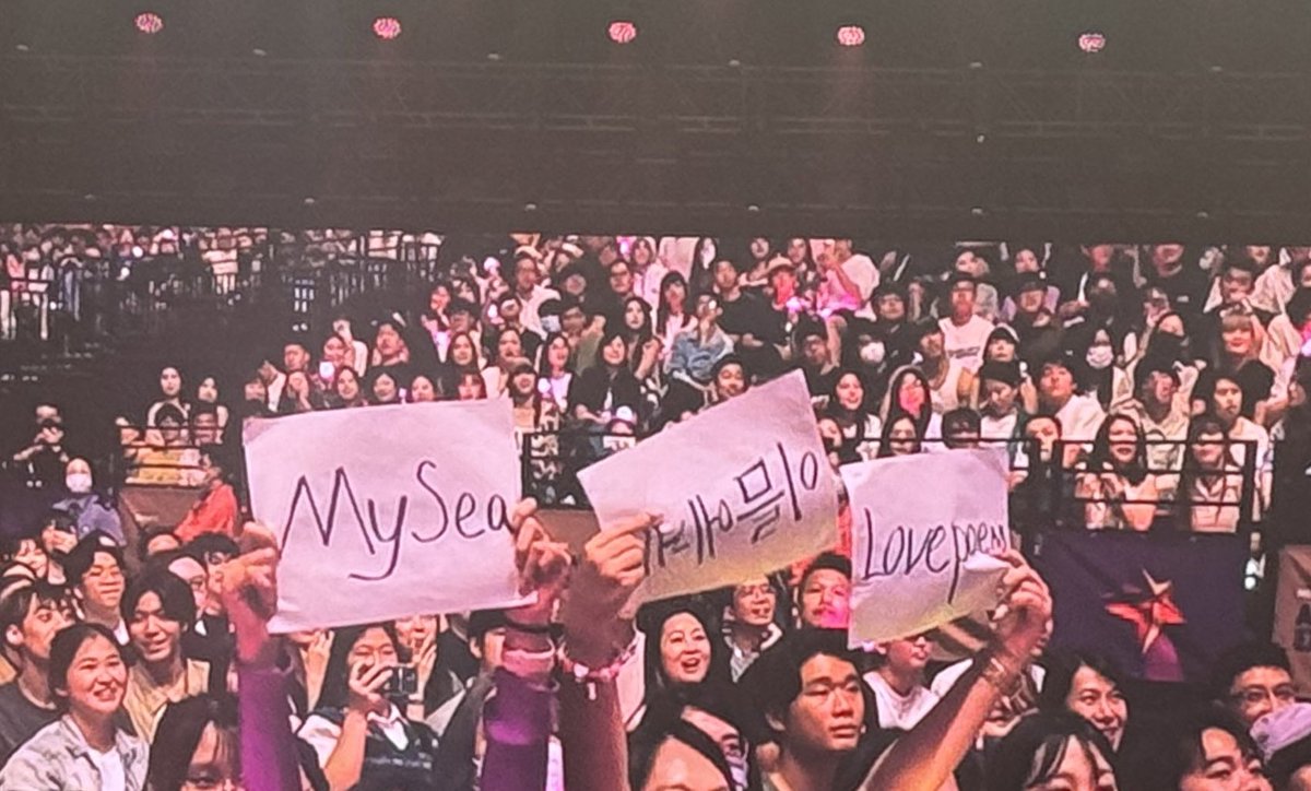 chatshirelore's tweet image. girl…