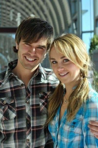 This was the family I fell in love with in @HeartlandOnCBC ...Ty @GrahamWardle and Amy @Amber_Marshall🥰 The best canadian 🇨🇦 tv couple I´d ever seen 😍 The heart ♥ of Heartland ♥♥♥ #iloveTyandAmy #ilovefamilyBorden #iloveheartland