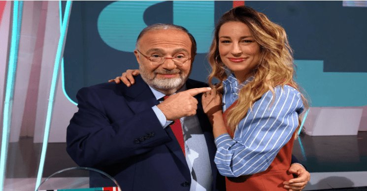 Passaggio di consegne a #TVTalk da #MassimoBernardini a  #MiaCeram  👏❤️👍