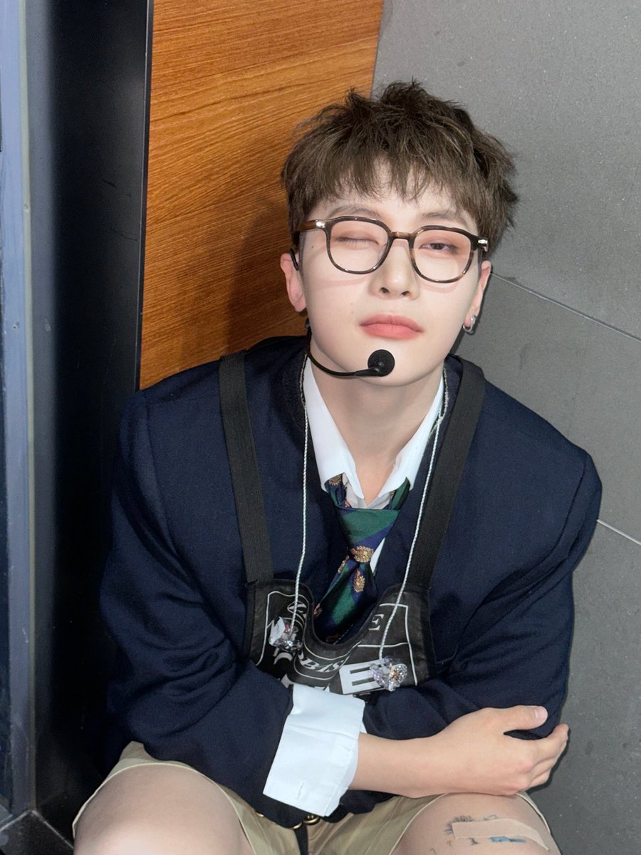 checkiam_'s tweet photo. 남자너무좋아서머리쥐어뜯음 https://t.co/Mz4OOjt2Mh