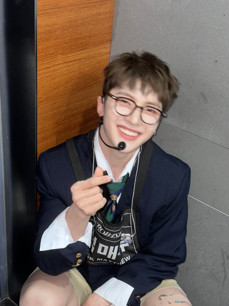 checkiam_'s tweet photo. 남자너무좋아서머리쥐어뜯음 https://t.co/Mz4OOjt2Mh