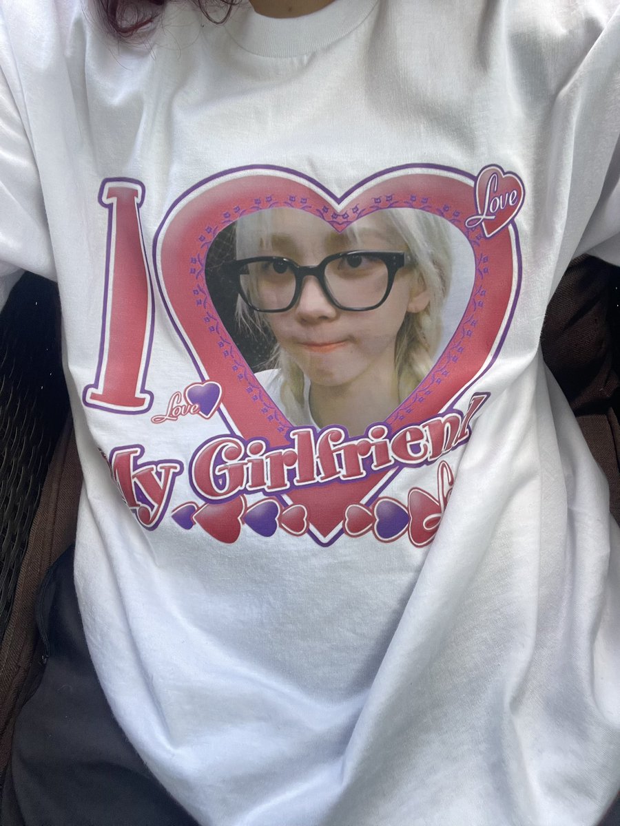 bluupilled's tweet photo. do you like my shirt https://t.co/3wgh29NTDd