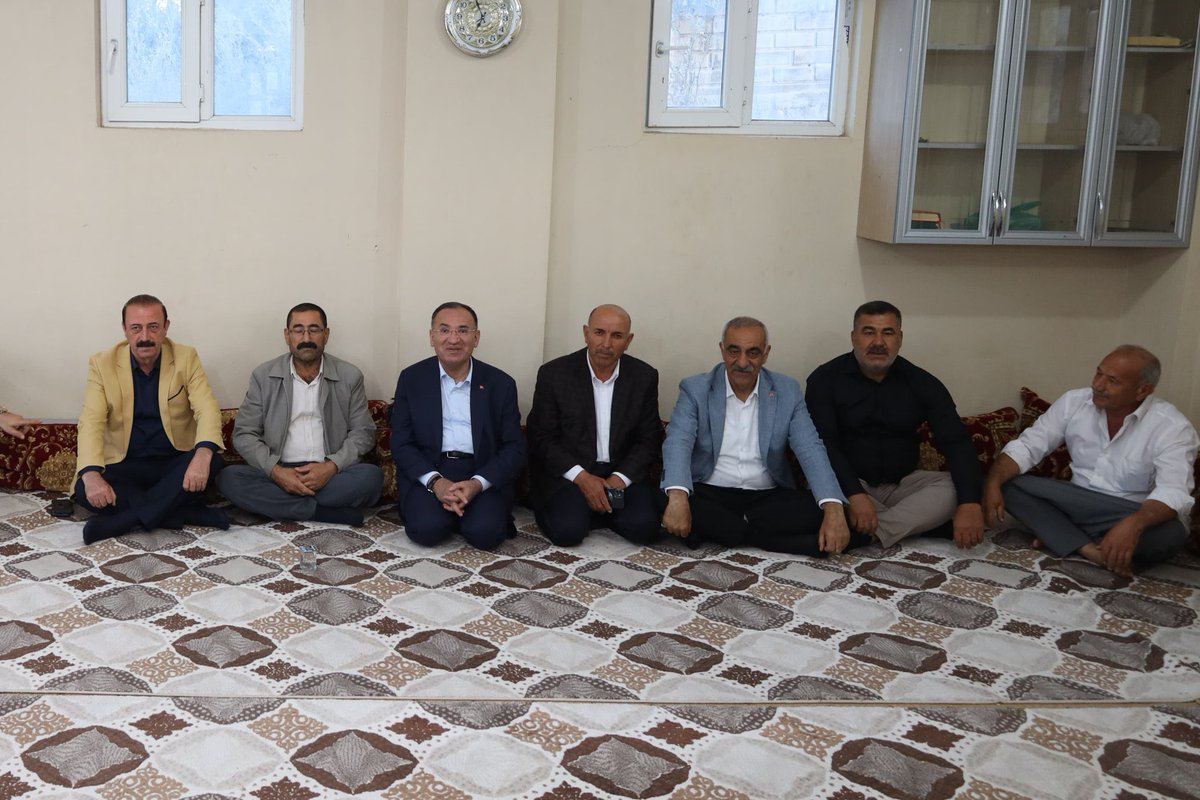 ahmet_bayuk's tweet photo. 📍Aşağı Ekece Mahallemizde

TBMM Başkan Vekilimiz Sn. @bybekirbozdag, İl Başkanımkz Sn. @adelioglu63 belediye başkan adayımız @aslanalibayik ve İzol Aşireti Kanaat Önderi Sn. Cihan İzol ile birlikte mahallemizin sakinleriyle buluştuk. ilgiy ve alakalarından dolayı teşekkür ederiz https://t.co/QoHswfHm1c