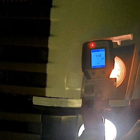 RedSegVial's tweet photo. #RN95 #VillaMinetti
🚔 Agentes de PSV detectaron a un conductor de camión circulando con alcoholemia positiva elevada (1.13 g/l).
📝 Se labró el acta de infracción y se le retuvo la licencia.
🍷❌ Ningún conductor profesional debe conducir bajo efectos del alcohol. https://t.co/Qnq8yxQdDR