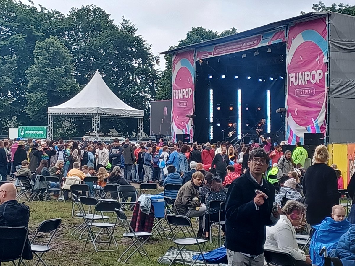 Heidela5's tweet photo. Het leukste festival van NL is toch echt #funpop https://t.co/yGSqvieNWo