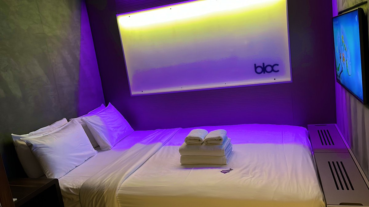 Getting much needed rest at the sleep pod hotel @BlocHotelLGW wonderful staff and such comfort and ease! Such great cost for the comfort and rest in between travelling for work. Thank you for looking after me. Half hour more of relaxation before heading out to more flying!