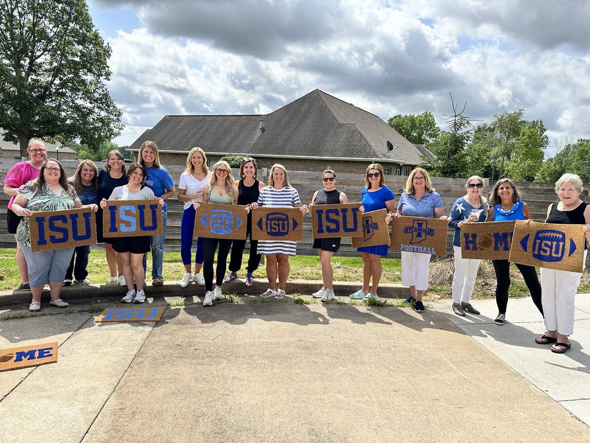 LoMal05's tweet photo. What a fun morning at the ⁦@IndStFB⁩ golf outing! This great group of ladies made these welcome mats! Year #3 of Crafts and Cocktails was a huge success!!💙🏈 ⁦@CmalryMallory⁩ https://t.co/9ijzFBzngH