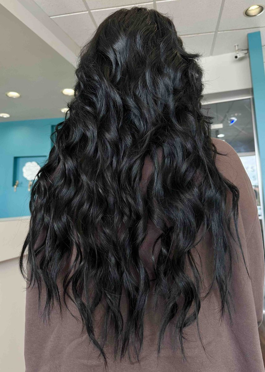 FaceandBody's tweet image. 20” @bellamihair I-tip extensions✨ 
Install by @baimaraebeauty
Call 636-532-2500 to book with Bailey! 
#stlhairstylist #salonandspa #itipextensions #stlsalon #faceandbody