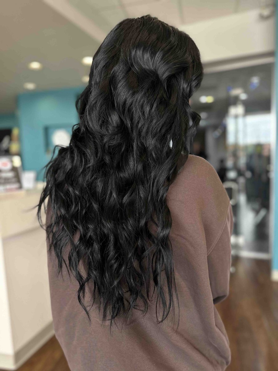 FaceandBody's tweet image. 20” @bellamihair I-tip extensions✨ 
Install by @baimaraebeauty
Call 636-532-2500 to book with Bailey! 
#stlhairstylist #salonandspa #itipextensions #stlsalon #faceandbody