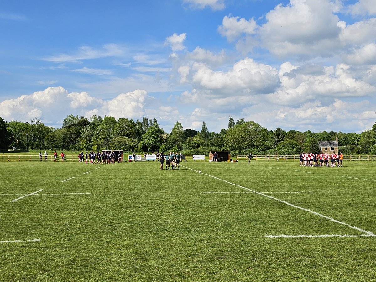 First quarter done. @OxfordshireRFU 19 Warwickshire 5. Two tries for Banbury's Dan Hale and a third from Wallingford's Murray Bellis. Quick drinks break here after a frantic start.