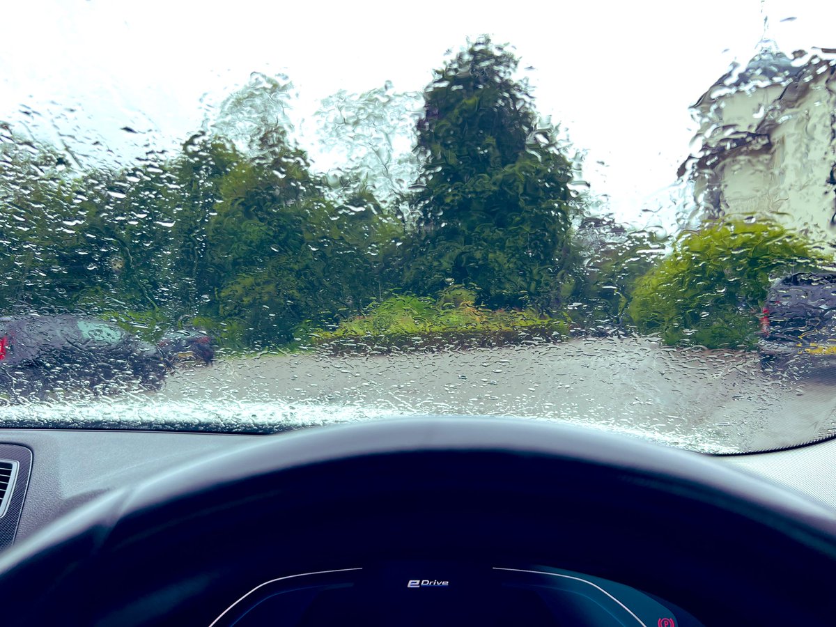 i_bot404's tweet image. Three day weekend vibes 🚗☔️🌧️