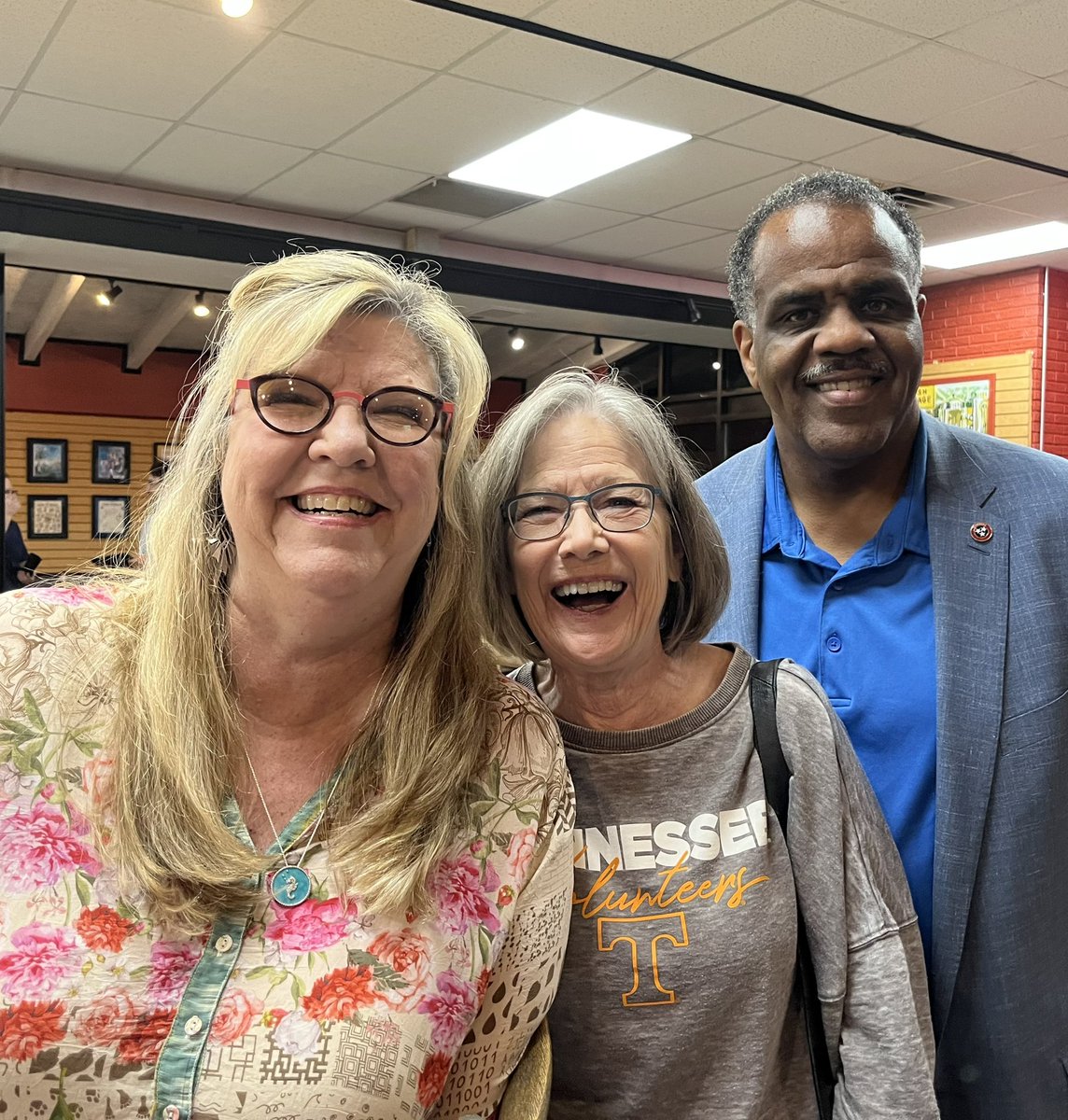 Happy birthday, <a href="/VoteGloriaJ/">Rep. Gloria Johnson</a>! 🎊