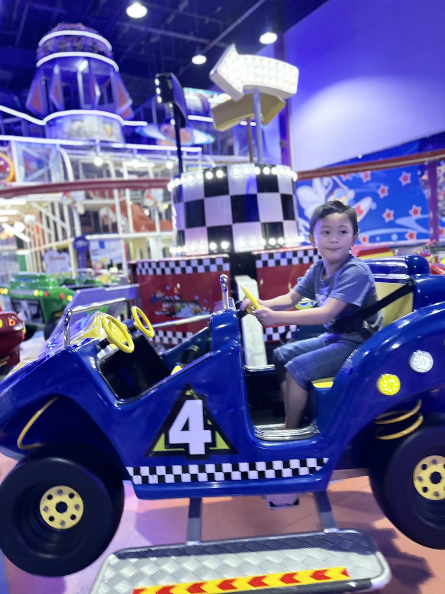 BisdakV's tweet image. Saturdate at Sparky’s!

Going indoors as summer starts! 

#AbuDhabi #UAE #Sparkys #summer #indoors #life #love #hope #familybonding