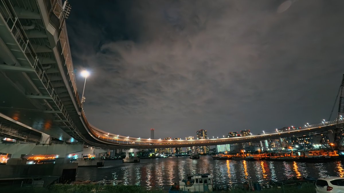 レインボーブリッジの夜景撮影🌙*.｡★*ﾟ
ﾊﾟｼｬｯ! Σp[【◎】]ω･´)
 #Insta360AcePro
 #レインボーブリッジ 
 #写真撮ってる人と繫がりたい