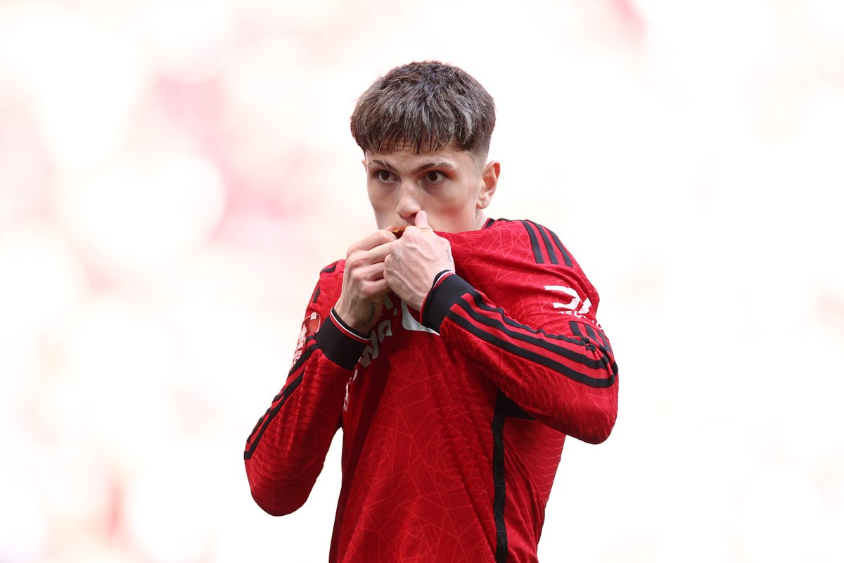 UnitedStandMUFC's tweet photo. FOR. THE. BADGE. ❤️