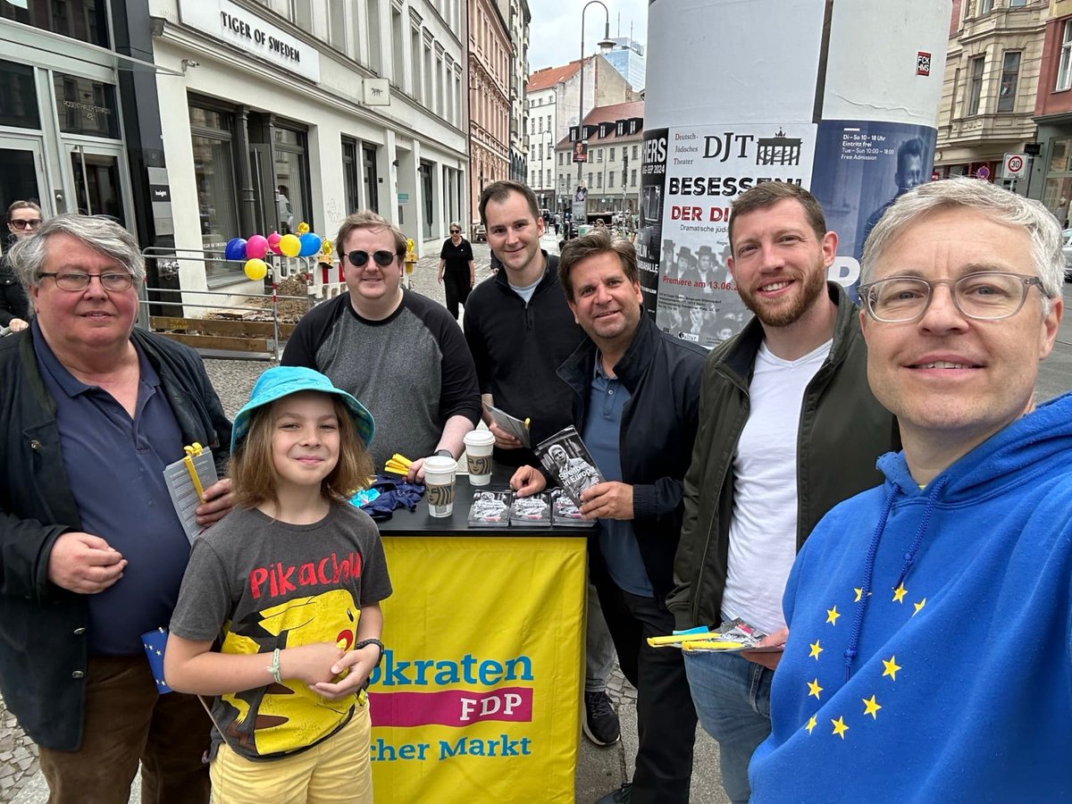 Unser Wahlkampfstand bei strahlendem Wetter, guter Laune und mit einer Menge verteilter Flyer. #europawahl2024