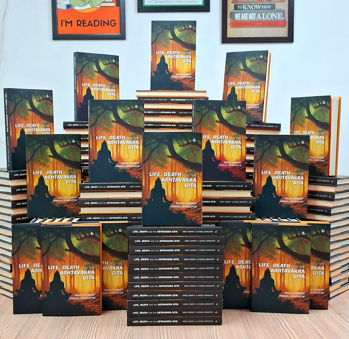 PadhegaIndia_'s tweet photo. #MayWithPI. Flat 25% Discount.
Presenting the much-acclaimed Book: Life, Death and the Ashtavakra Gita by @bibekdebroy Ji & @HindolSengupta Ji, published by @grin_news.
#BuyFromPI #PIRecommends
Order๐ https://t.co/5iscTU8BHc https://t.co/6bK9ohV7yZ