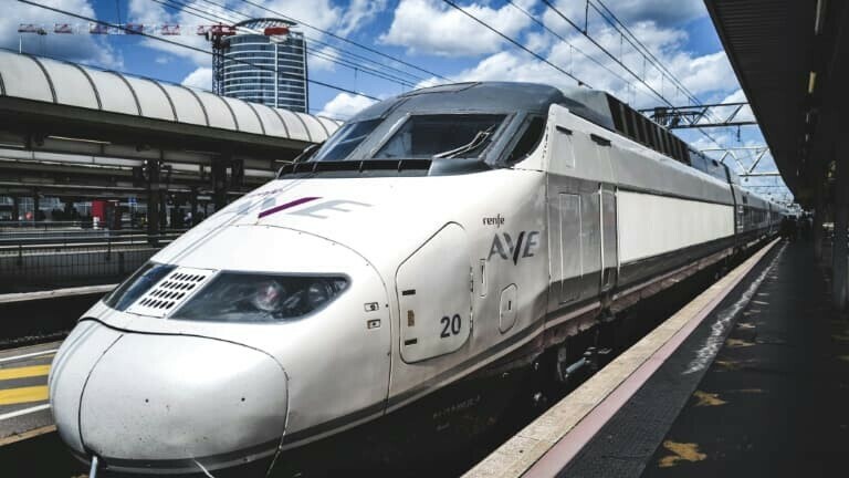 TGV: la concurrence fait-elle baisser les prix? l.bfmtv.com/Phvz