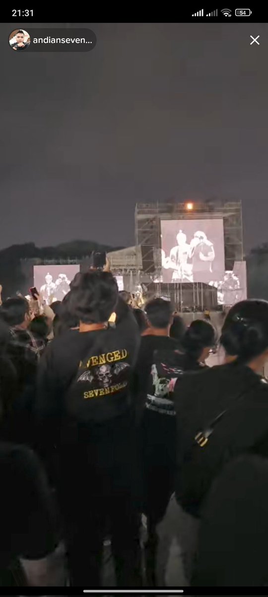 bapakdiaa's tweet photo. Aaa tengkyu bgt biat yg udah live in Avenged sevenfold😭 https://t.co/j31ztrTiCL