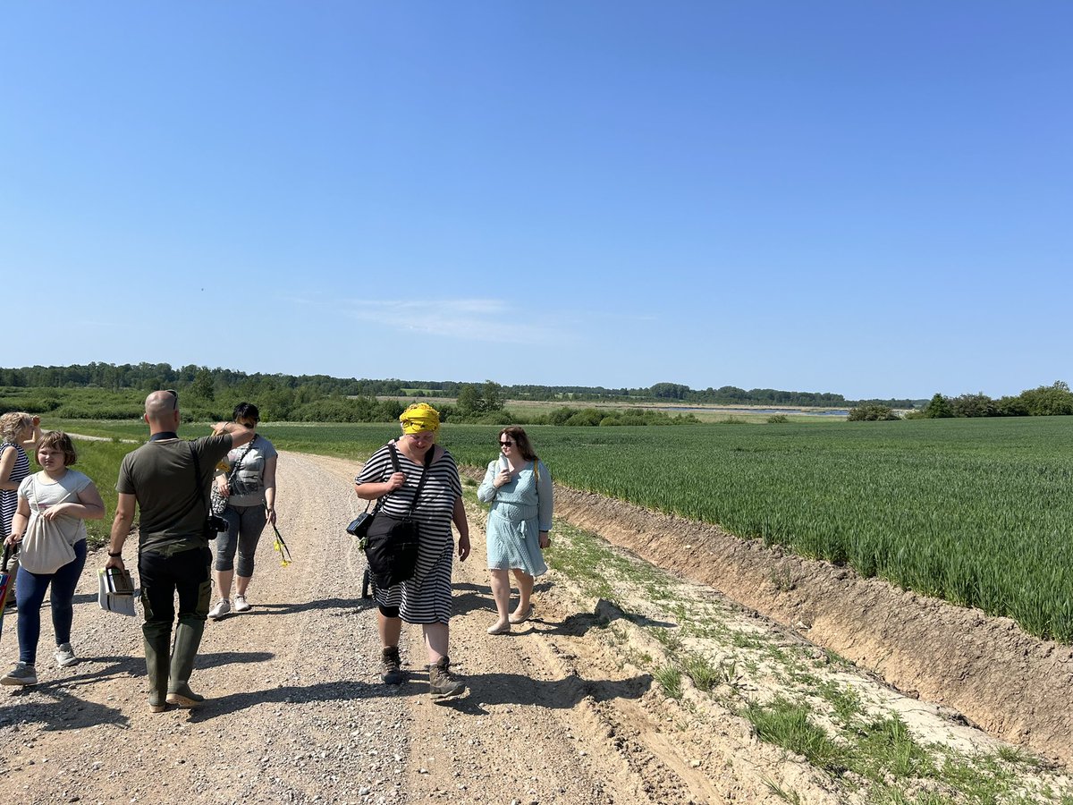 Another day to enjoy 🇱🇻 nature. This time freshwaters- #Tāšuezers in Kurzeme. Local stakeholders implement awarness raising activity-telling about biodiversity in the area. @LIFEGoodWaterIP @BEF_Latvia