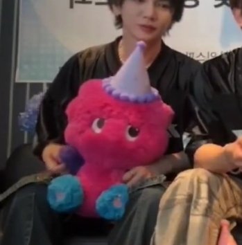 takadactyl's tweet photo. they are everything to me https://t.co/4c6VyyK7Im