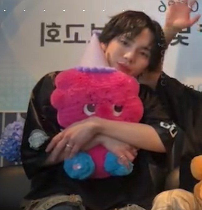 takadactyl's tweet photo. they are everything to me https://t.co/4c6VyyK7Im