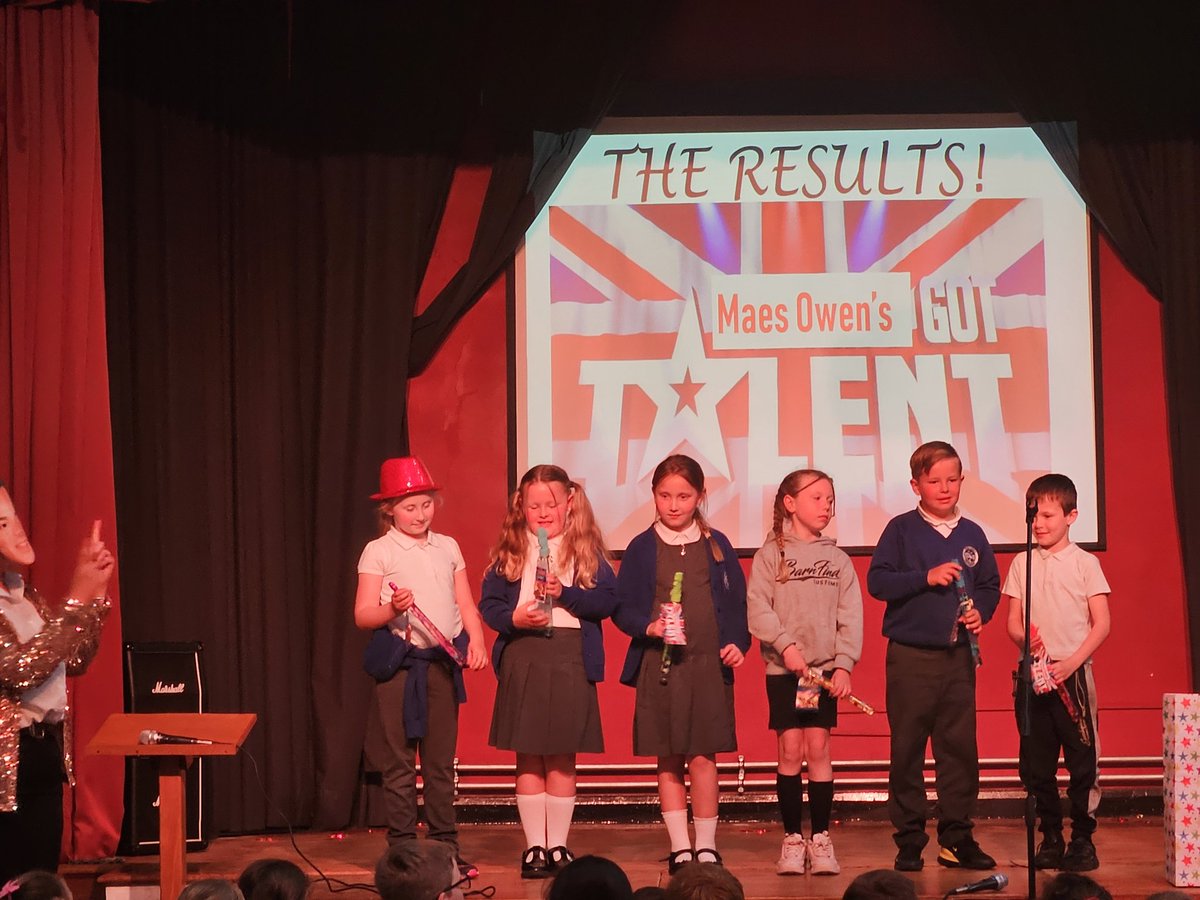 Llongyfarchiadau <a href="/MaesOwen/">Ysgol Maes Owen</a> for a wonderful afternoon full of talent.  Mrs Williams and the Year 2 children enjoyed their afternoon - and we even had a sneaky look at the stage! We enjoyed meeting <a href="/antanddec/">antanddec</a> and <a href="/StephenMulhern/">Stephen Mulhern</a> too!!! Diolch yn fawr