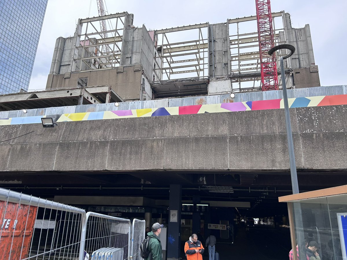 tweetbloke's tweet image. #Bruxelles, seule capitale Européenne ou toutes les gares, stations de bus en de métro puent la pisse.  Zone sinistrée par le #PSdemerde, #ecoco et #groen!   #GareDuNord #hellhole #Brussels #pisscity @Ecolo @PSofficiel