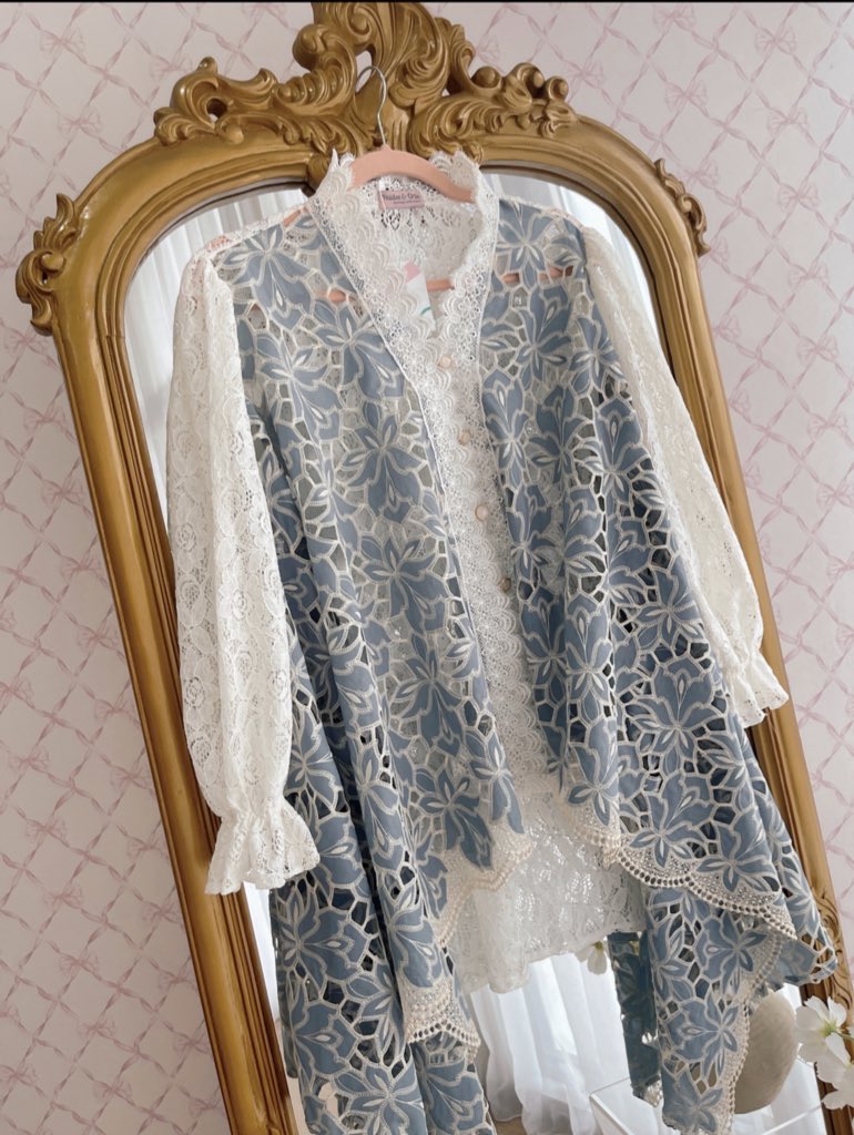 nrosynr's tweet photo. • Outer blouse brukat

🛒 https://t.co/ZsKyi9rOFK

Bahannya beneran brukat premium, cuttingannya super cakepp, bisa dijadiin blouse ataupun outer.

Warnanya cantik, ada kancing hidup di bagian depan, detail lengannya juga super cute. Bisa dipakai saat lebaran atau kondangan https://t.co/oki4RkHdcf