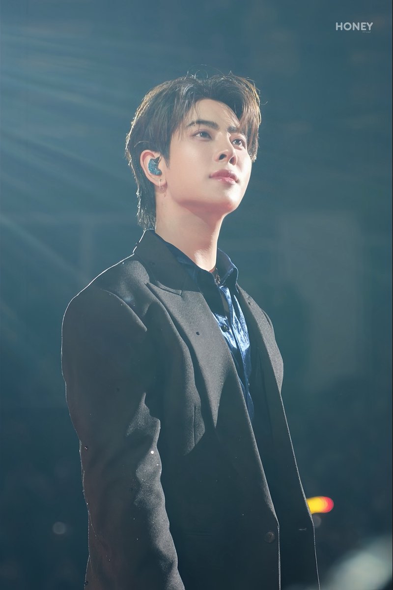 honeymiiw's tweet photo. 𝐓𝐨 𝐭𝐡𝐞 𝐦𝐨𝐨𝐧 𝐚𝐧𝐝 𝐭𝐡𝐞 𝐬𝐭𝐚𝐫𝐬 ✨

@wixxiws  #mixxiw 
#LOLFanFest2024D1 https://t.co/chIUavNgXK