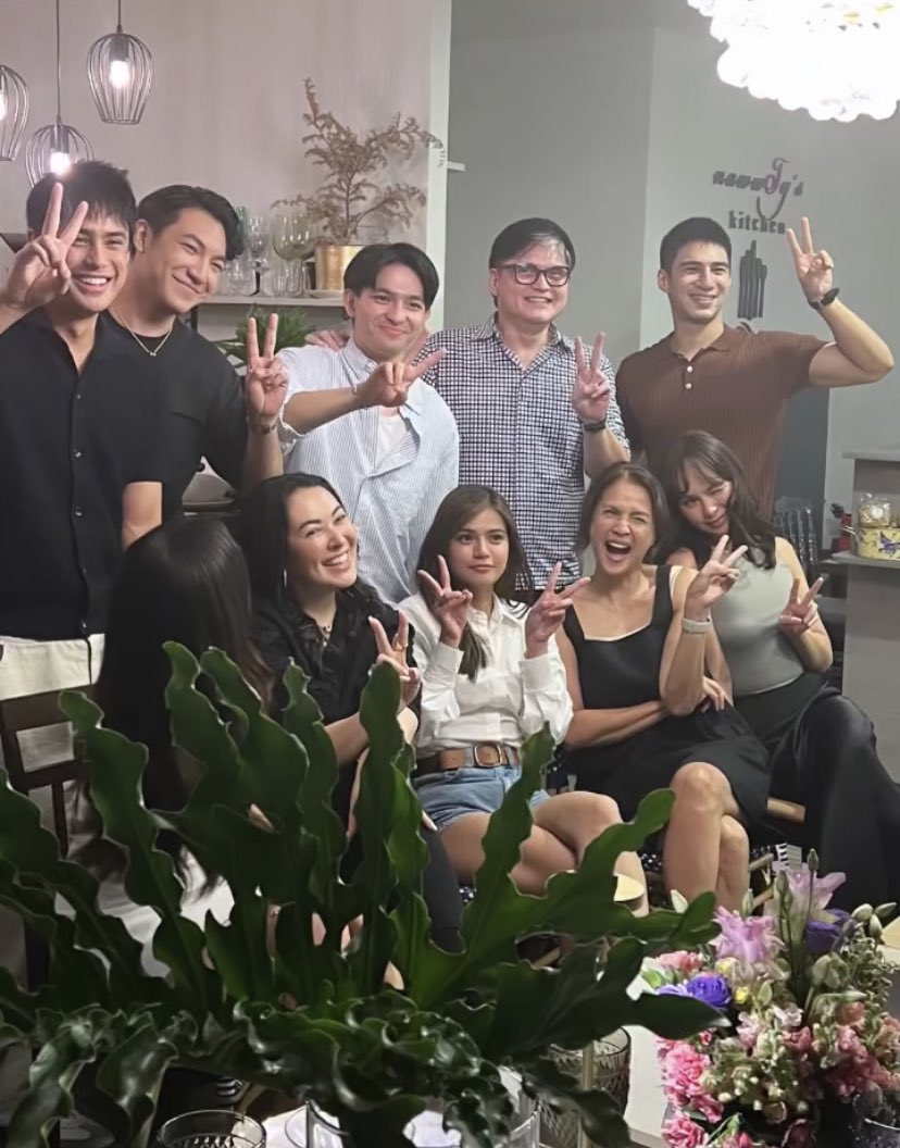 dearlydonbellez's tweet photo. So cute CBML family! ❤️✌🏻#DonBelle https://t.co/sHfca7jsw9