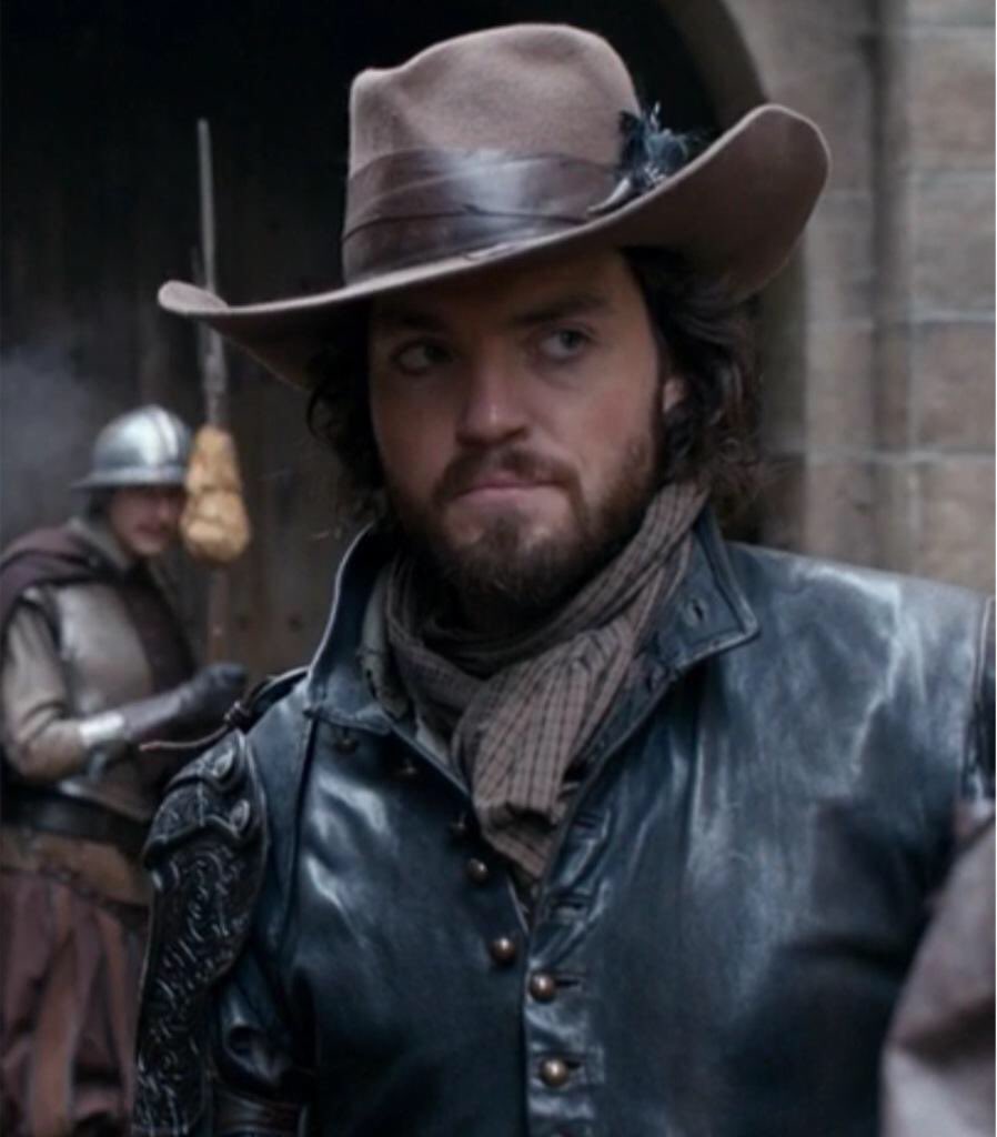 theladybeatric3's tweet image. If you loved the noble, quiet, leather-clad Praetorian Jack in #Furiosa, check out his predecessor #Athos in #TheMusketeers.  #TomBurke shines in both!  #BurkeBoost