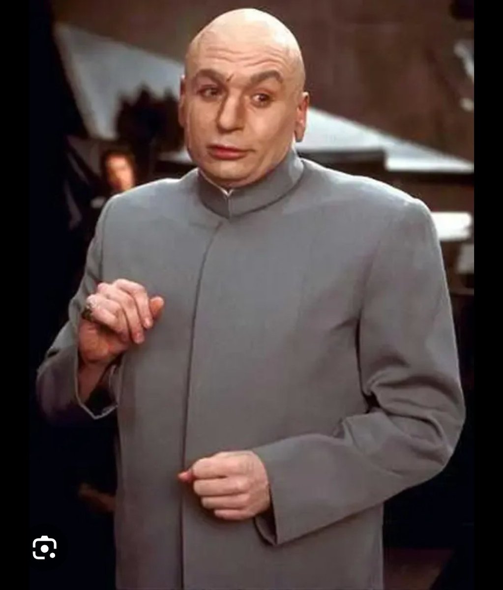 RobBaker7's tweet image. Guardiola in that grey suit! #FACupFinal