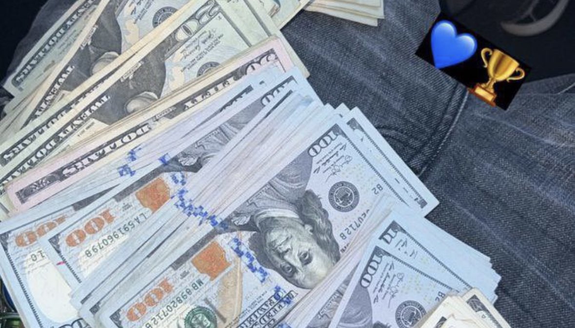 If Manchester City win the trophy today ahead of Manchester United, I will give $100 dollars to everyone who likes this tweet. #MCIMUN #FACupFinal
👌🏻👇🏻✍🏼