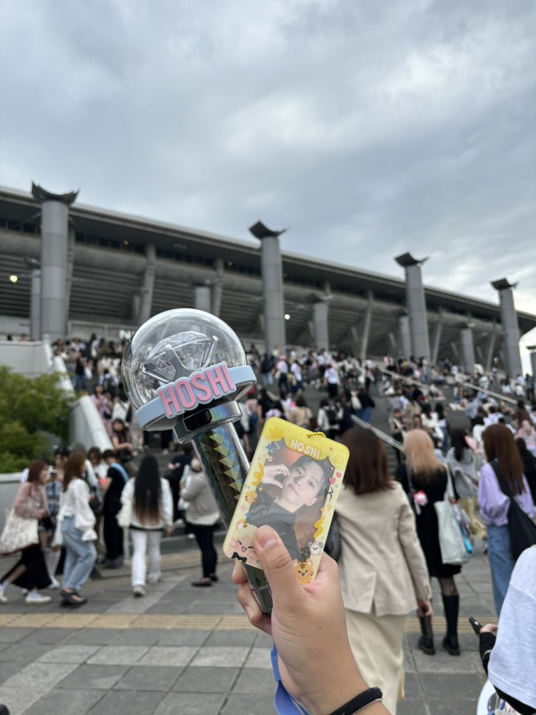purplerangerrr's tweet photo. One for the core memories with OT13 ✨ Ticked off my bucket list item of watching Svt in Japan, on their anniversary weekend pa 🥹🫶🏻 So thankful to become a part of the 70k Carats in this milestone day.

Happy 9 years, @pledis_17! Til the last “Say the name”! https://t.co/As3Xy0XnoO