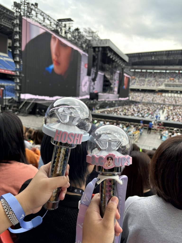 purplerangerrr's tweet photo. One for the core memories with OT13 ✨ Ticked off my bucket list item of watching Svt in Japan, on their anniversary weekend pa 🥹🫶🏻 So thankful to become a part of the 70k Carats in this milestone day.

Happy 9 years, @pledis_17! Til the last “Say the name”! https://t.co/As3Xy0XnoO