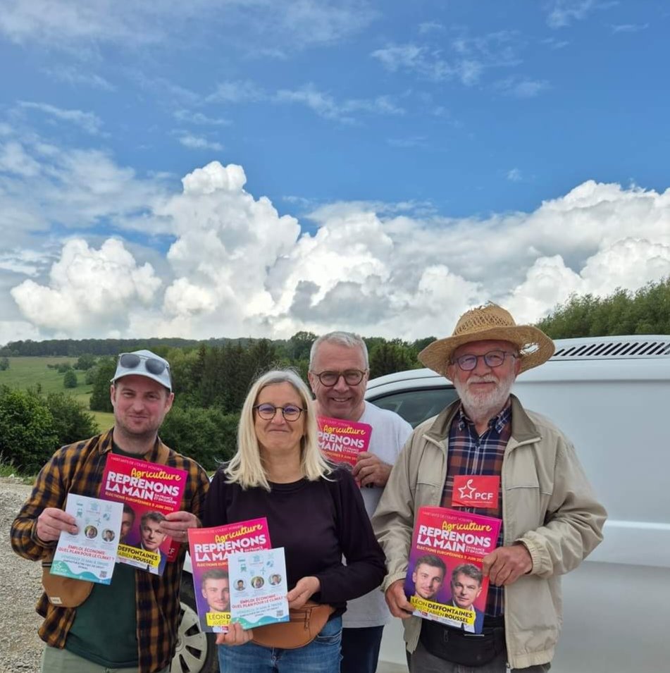 Marché de Bouxurulles dans les Vosges avec mon camarade Denis Gillet. Campagne de terrain pour la liste #GaucheUnie 🚜🇫🇷🇪🇺

Un passant: 'ha oui on les voit partout les deux là !' (@L_Deffontaines et @Fabien_Roussel)

Oui nos affiches sont bien visibles dans le coin 😄

#AvecLeon