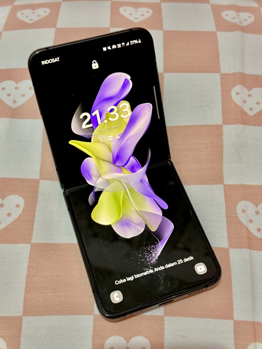 rapunzelsiena's tweet photo. WTS WANT TO SELL SAMSUNG Z FLIP 4 128GB

🎀 Ex resmi SEIN💯
🎀 Fugsi all good
🎀 Kelengkapan kabel &amp; box

🧚🏻‍♀️ Bisa COD Jaktim
💴 6xxxx (negotiable)

t. wts wtb jual beli samsung second #zonauang #zonajajan #jualsamsung #jualbu https://t.co/8VbJCdiCws