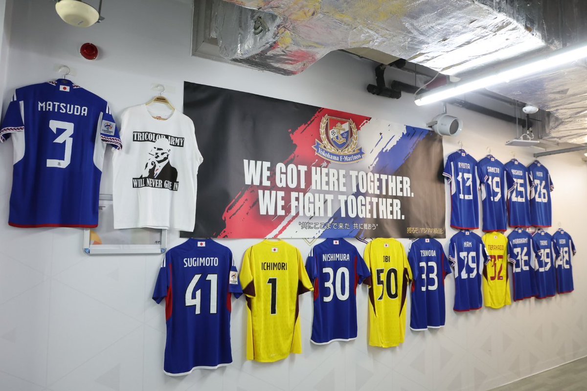 prompt_fmarinos's tweet photo. #ACLFinal のロッカールーム。

WE GOT HERE TOGETHER 
WE FIGHT TOGETHER 

“共にここまで来た 共に戦おう”

みんなで、#獲るぞアジアの頂点を。 

#fmarinos https://t.co/hvv3PjknYL