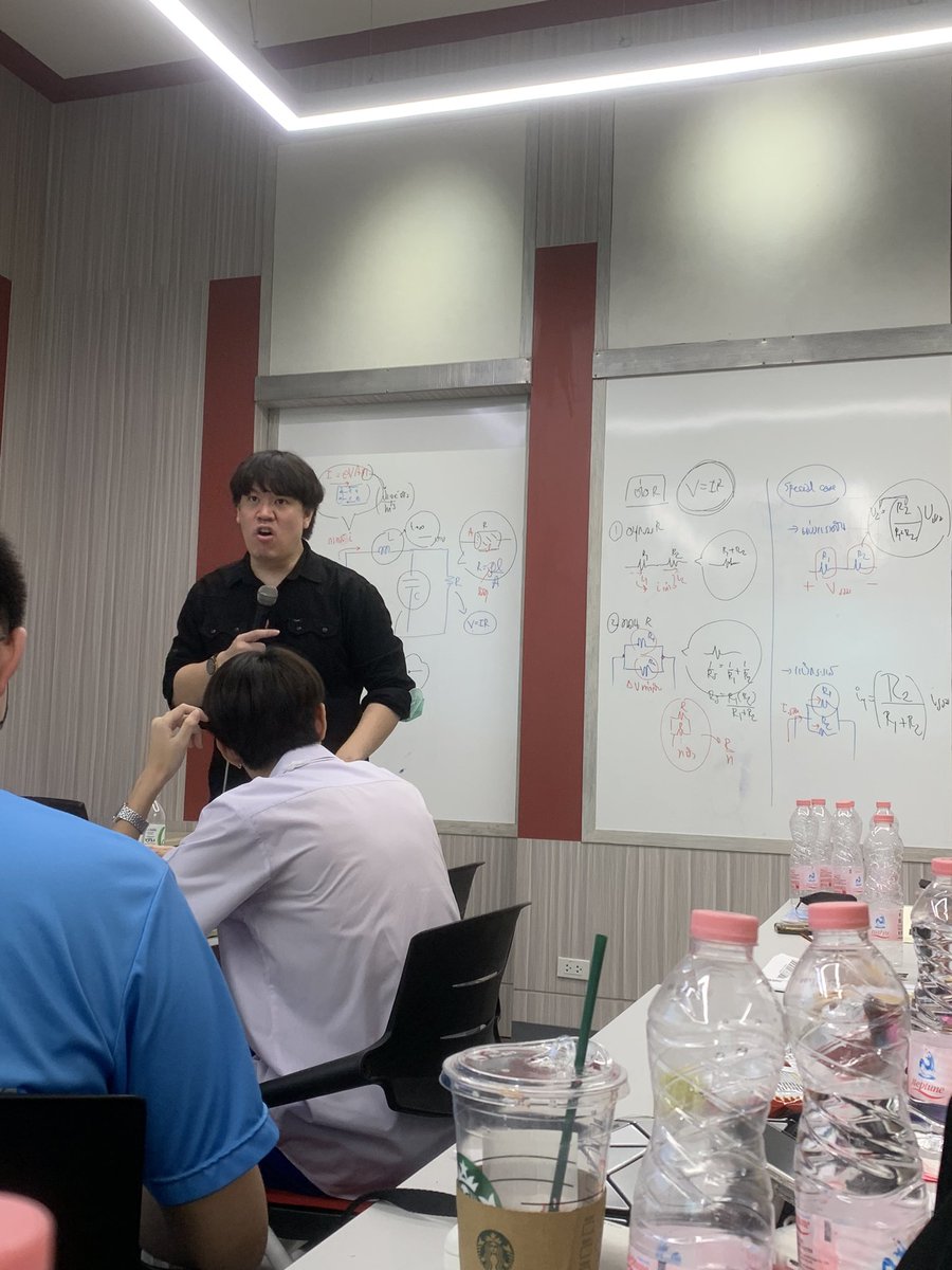 jayrietam's tweet photo. ตอนไปค่ายได้เรียนกับพี่เคนด้วย ฟริน https://t.co/RAO4p850WQ