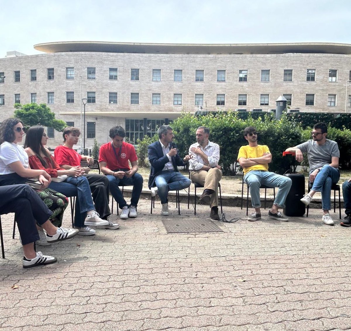 andcasu's tweet photo. A Piazza Bologna la politica torna in piazza grazie ai Giovani Democratici e a tutta la grande comunità democratica del secondo municipio di Roma. Due giorni di incontri e confronti aperti alla città per costruire tutte e tutti insieme, combattendo strada per strada dentro questa campagna elettorale e oltre, un’Europa sempre più attenta ai diritti, alla giustizia sociale e all’ambiente #ElezioniEuropee #PartitoDemocratico