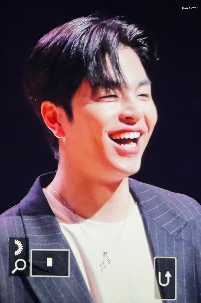 Ismemrql's tweet photo. Junhoe bulbasaur 😆 https://t.co/AGIX6eDlZ8