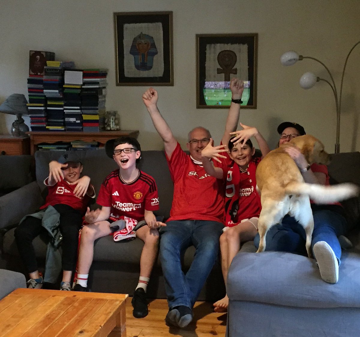 Ballyhale Notes (@ballyhalenotes) on Twitter photo The most <a href="/ManUtd/">Manchester United</a> couch in Ballyhale today!
Killi, Haroldinho, some ould lad, Davy, Sandy, mammy The most <a href="/ManUtd/">Manchester United</a> couch in Ballyhale today!
Killi, Haroldinho, some ould lad, Davy, Sandy, mammy